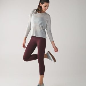Lululemon Zone in Crop in Bourdeaux Drama